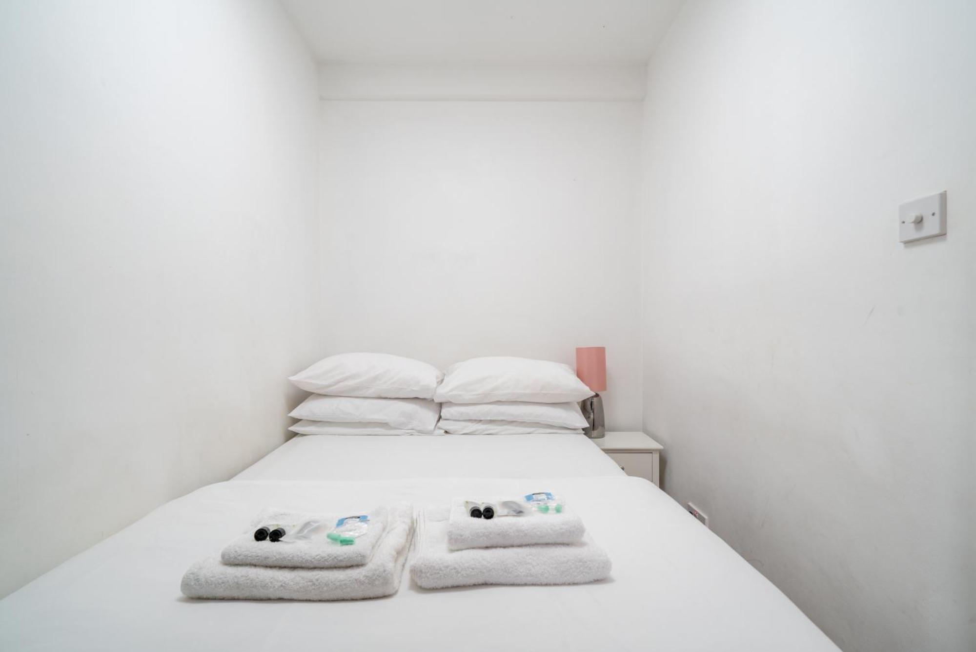 Carnaby & Oxford Street - Central Soho - One Bedroom - Double Bed & Sofabed London Exterior photo