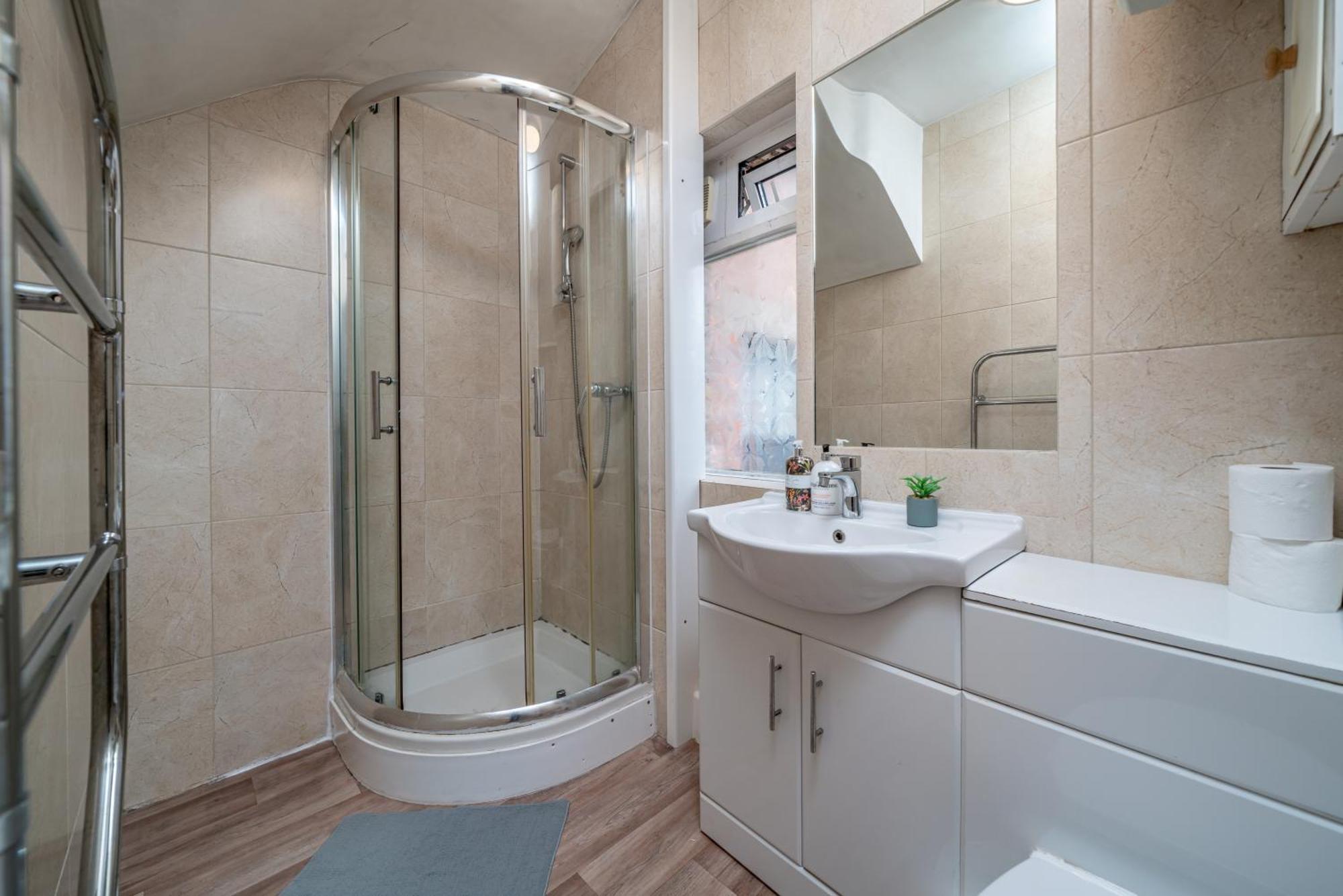 Carnaby & Oxford Street - Central Soho - One Bedroom - Double Bed & Sofabed London Exterior photo
