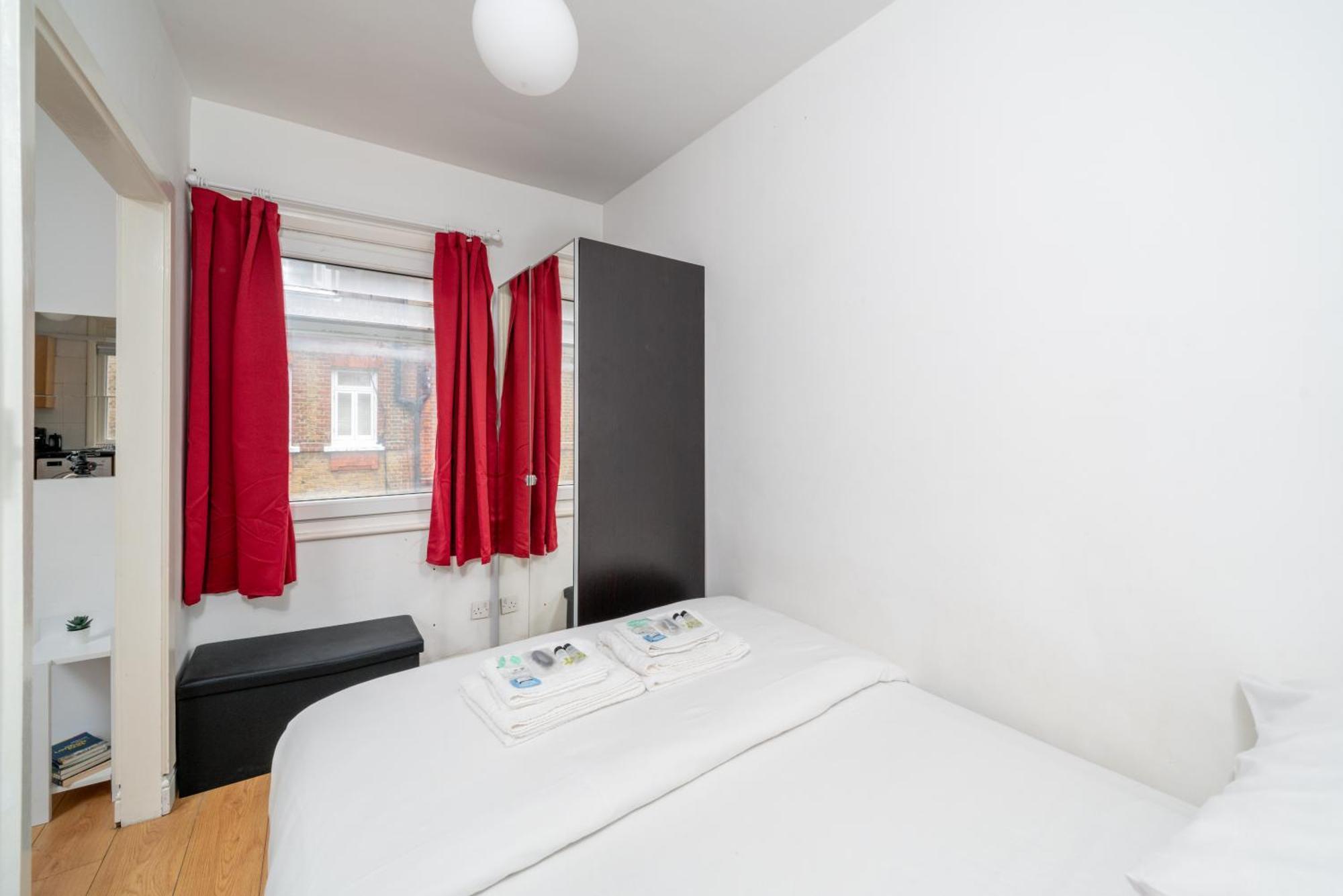 Carnaby & Oxford Street - Central Soho - One Bedroom - Double Bed & Sofabed London Exterior photo