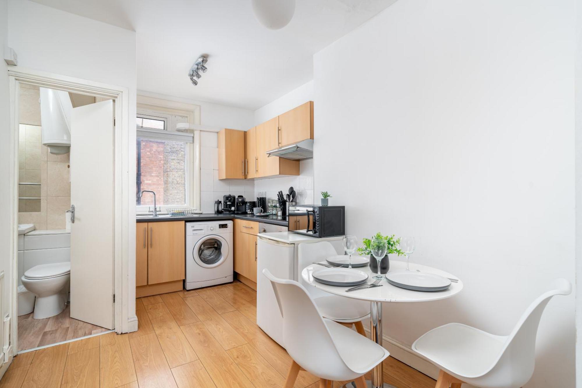 Carnaby & Oxford Street - Central Soho - One Bedroom - Double Bed & Sofabed London Exterior photo