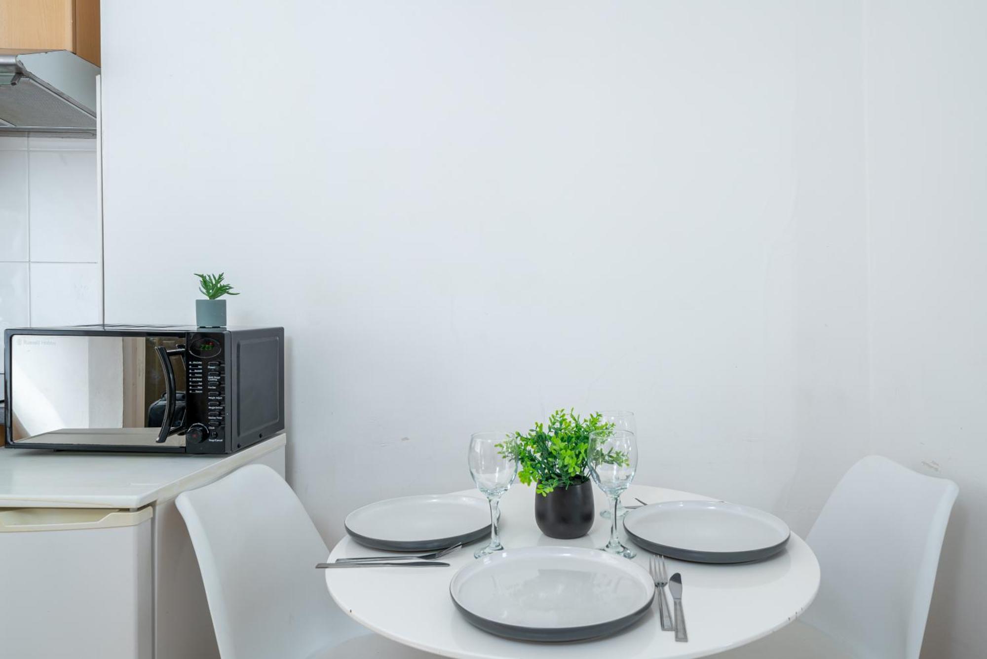 Carnaby & Oxford Street - Central Soho - One Bedroom - Double Bed & Sofabed London Exterior photo