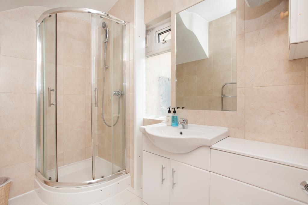 Carnaby & Oxford Street - Central Soho - One Bedroom - Double Bed & Sofabed London Exterior photo